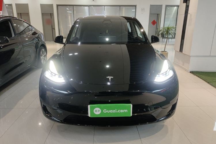 Tesla Model Y 2023 — 2