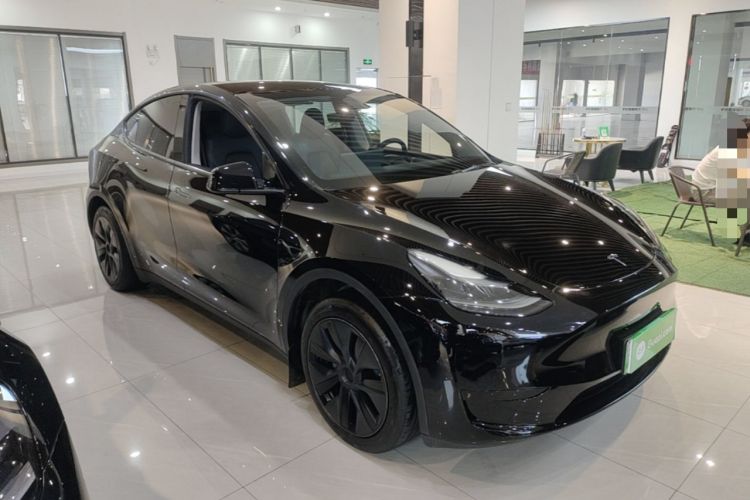 Tesla Model Y 2023 — 3