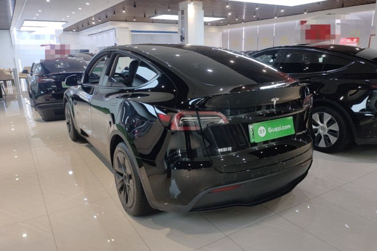 Tesla Model Y 2023 — 4