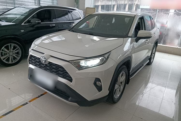 Toyota RAV4 2020 — фото 1