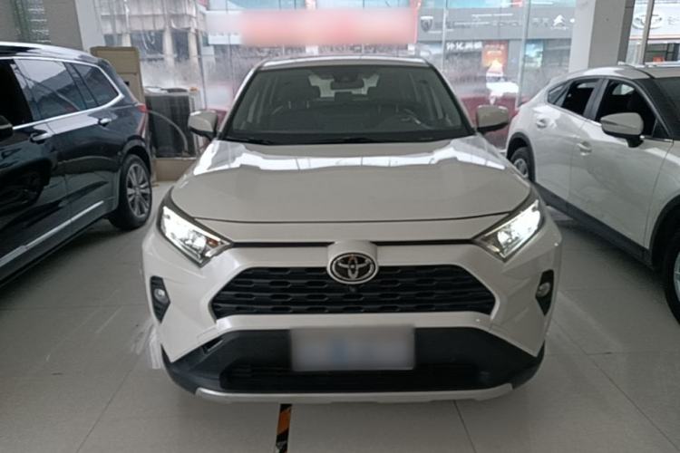 Toyota RAV4 2020 — фото 2
