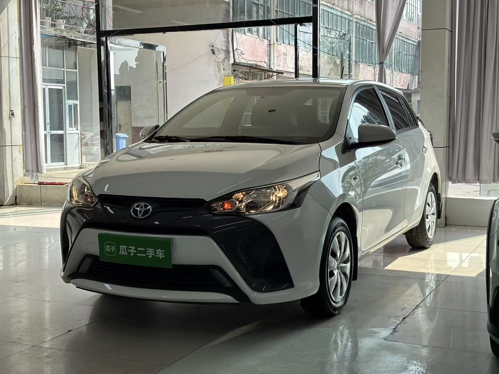 Toyota Yaris 2022 — фото 1