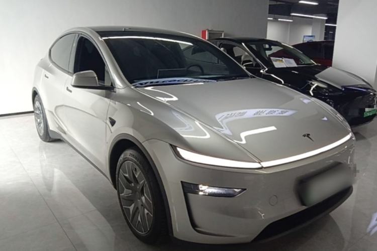Tesla Model Y L 2025 — 3