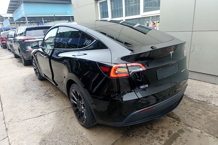 Tesla Model Y 2021 — 4
