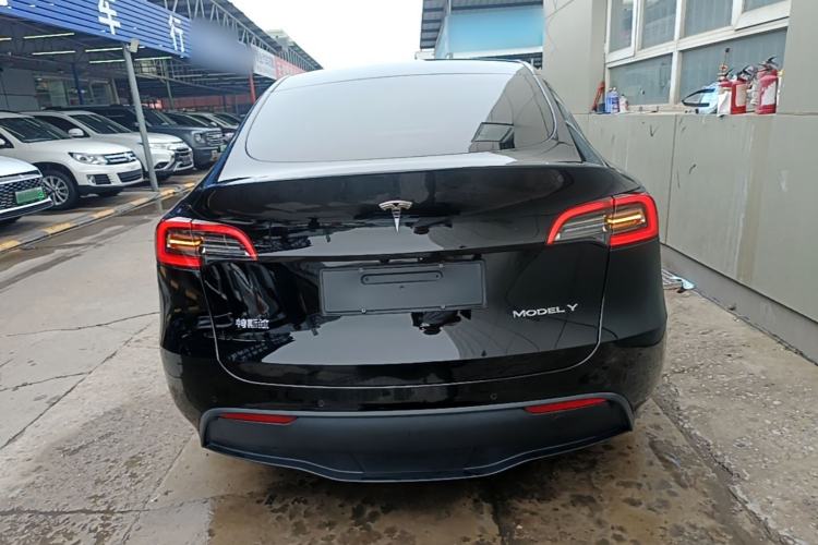 Tesla Model Y 2021 — 5