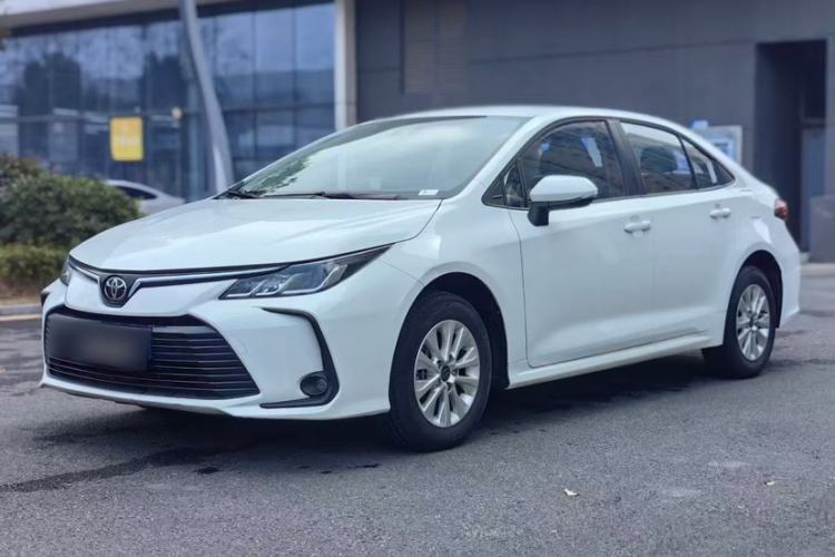 Toyota Corolla 2023 — фото 1