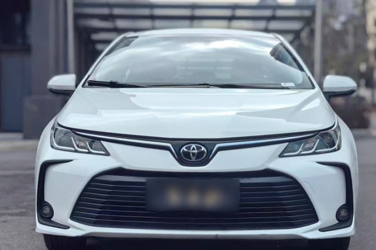 Toyota Corolla 2023 — фото 2