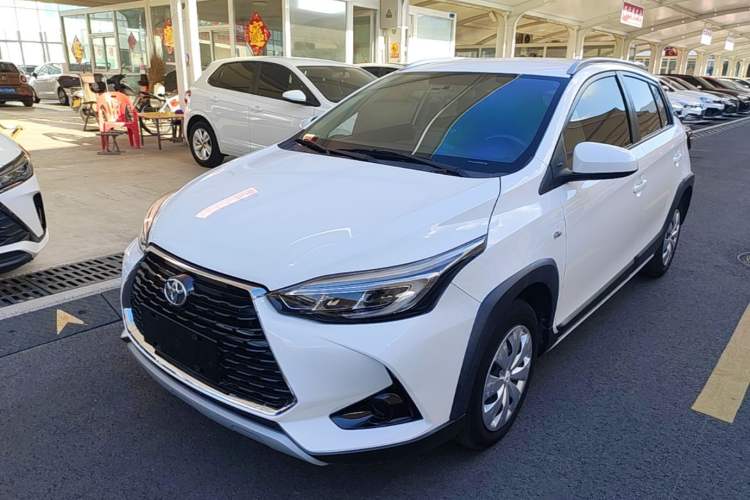 Toyota Yaris 2021 — фото 1