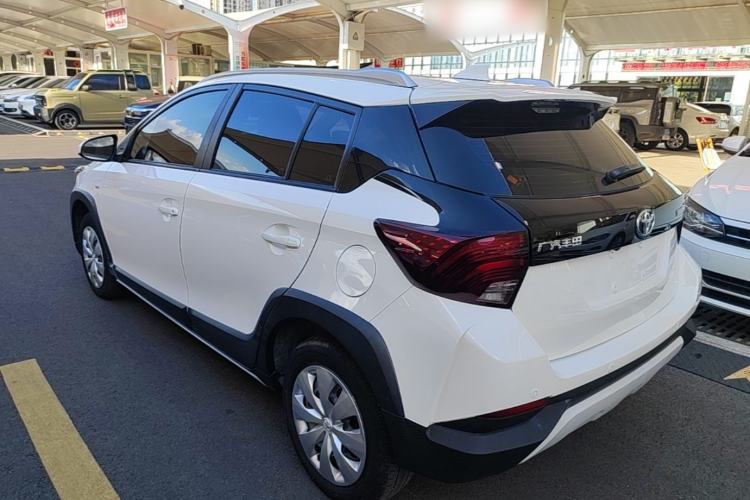 Toyota Yaris 2021 — фото 4