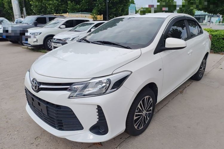 Toyota Yaris 2021 — фото 1