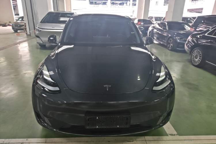 Tesla Model Y 2024 — 2