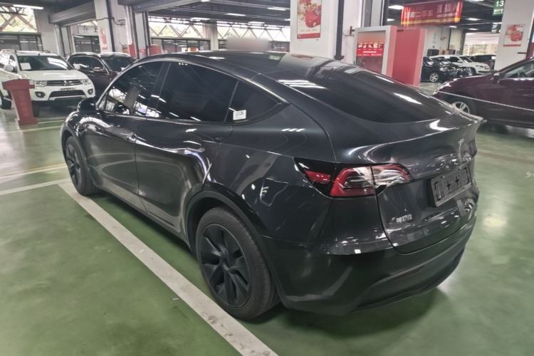 Tesla Model Y 2024 — 4