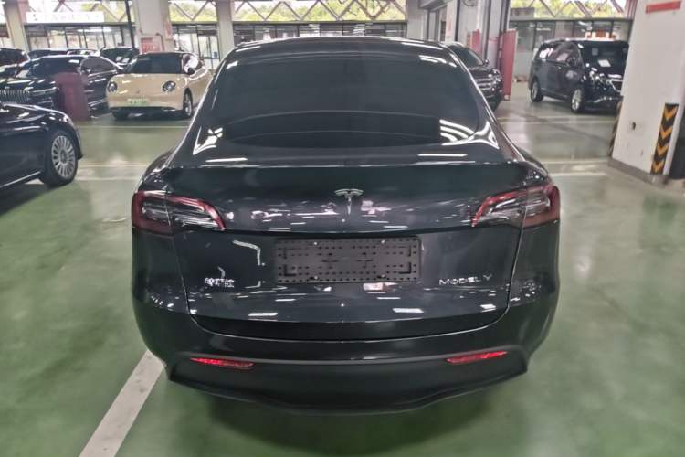 Tesla Model Y 2024 — 5