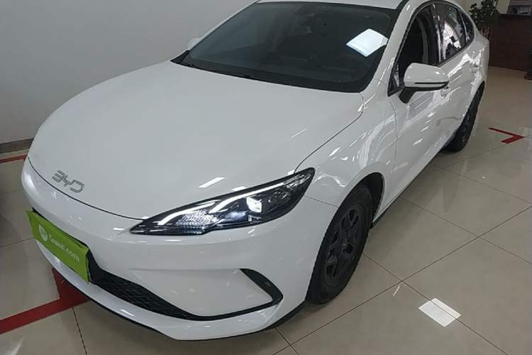 BYD Seal 05 DM-i 2025 — фото 1