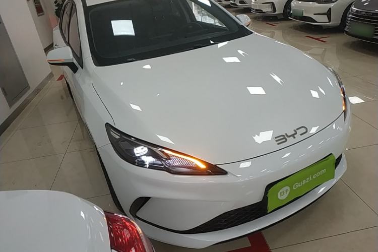 BYD Seal 05 DM-i 2025 — фото 3