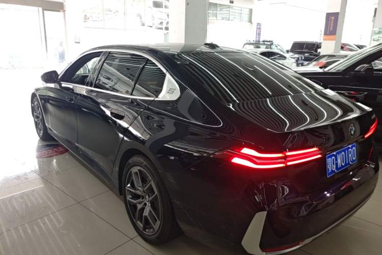 BMW 530Li 2024 — 4