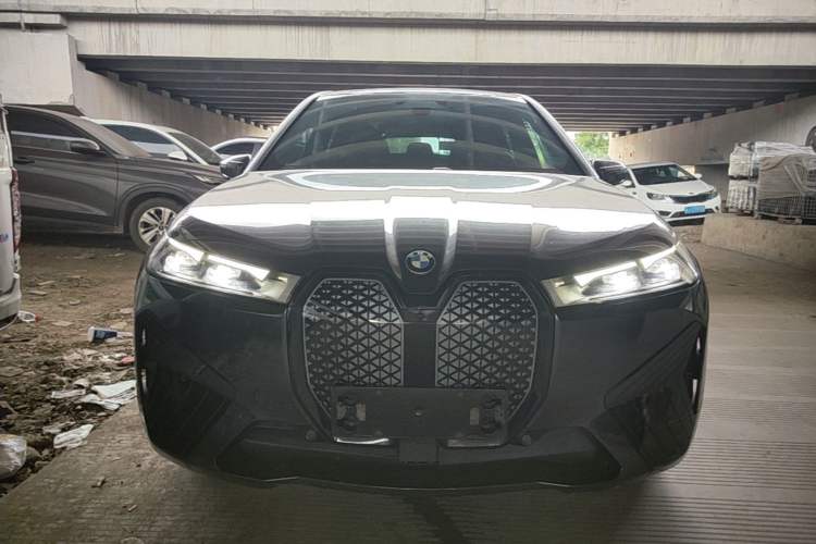 BMW iX 2022 — 2