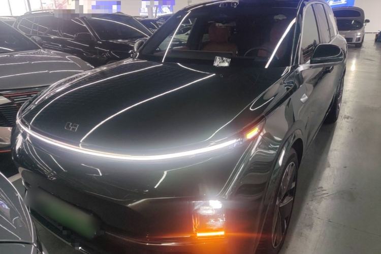 Li Auto L8 2025 — 2