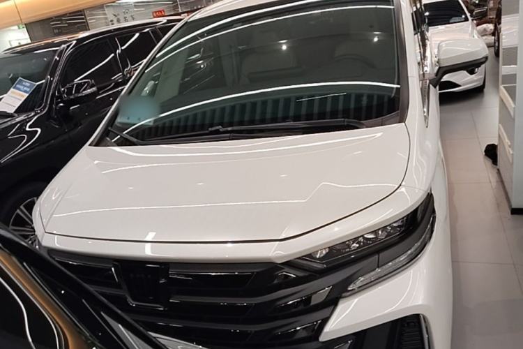 Toyota Vellfire 2024 — 2