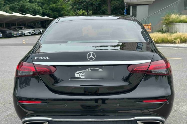 Mercedes-Benz E 300 L 2023 — 5