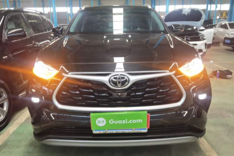 Toyota Highlander 2024 — 2
