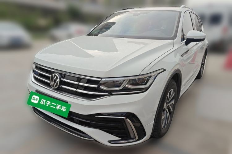 Volkswagen Tiguan L 2023 — фото 1