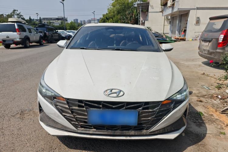 Hyundai Elantra 2022 — 2