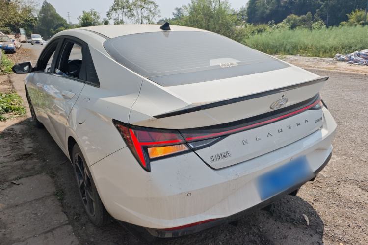 Hyundai Elantra 2022 — 4