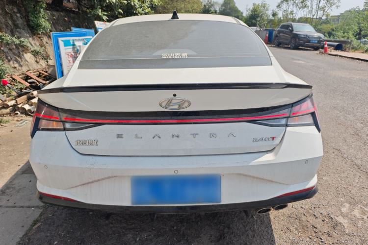 Hyundai Elantra 2022 — 5