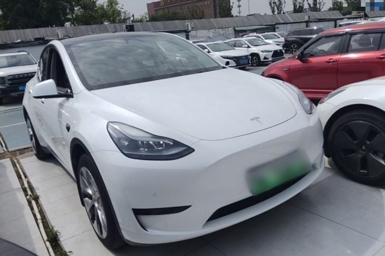 Tesla Model Y 2022 — 3