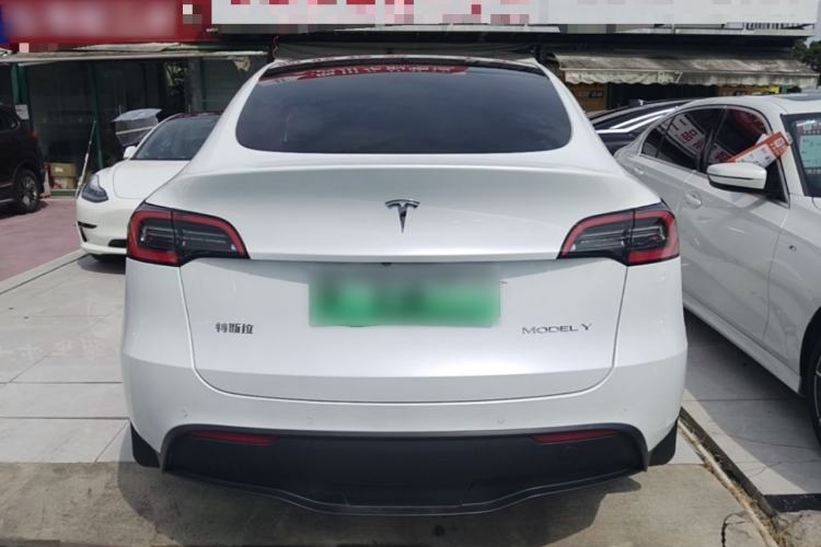 Tesla Model Y 2022 — 5