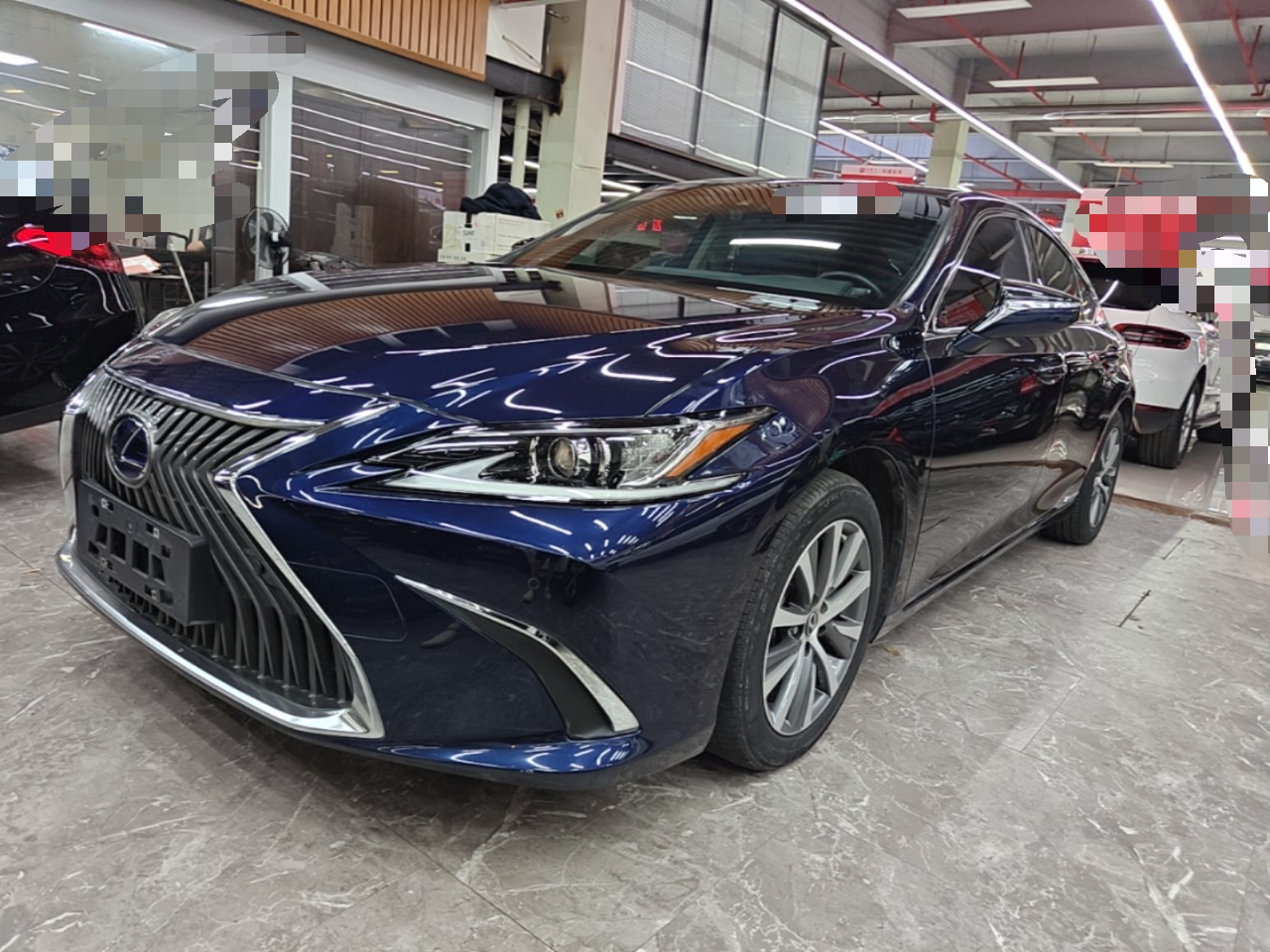 Lexus ES 300h 2020 — фото 1