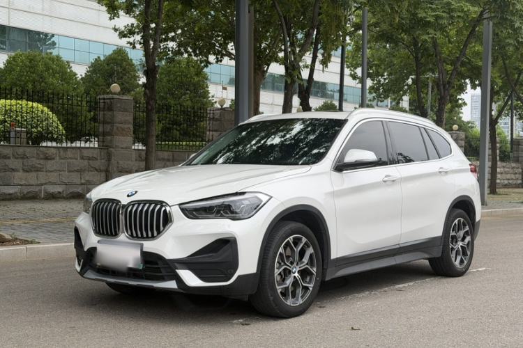 BMW X1 2022 — фото 1