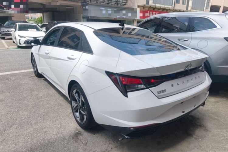 Hyundai Elantra 2022 — 4