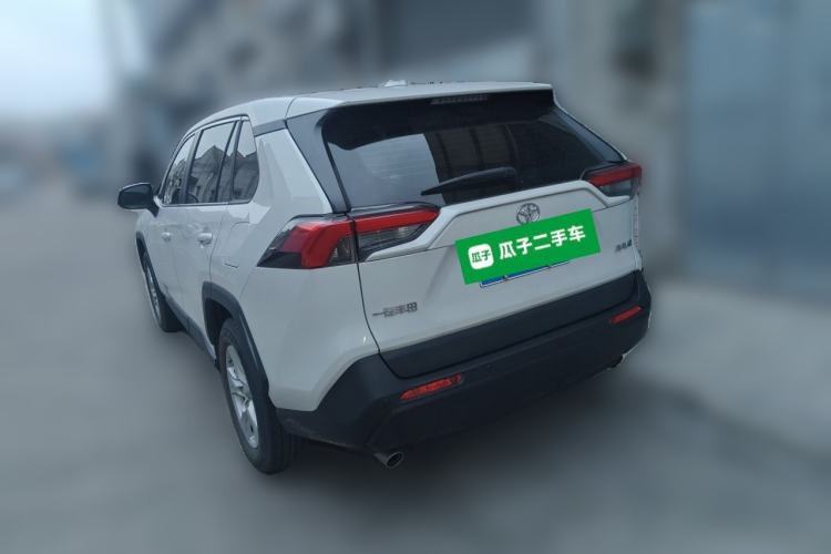 Toyota RAV4 2023 — 4