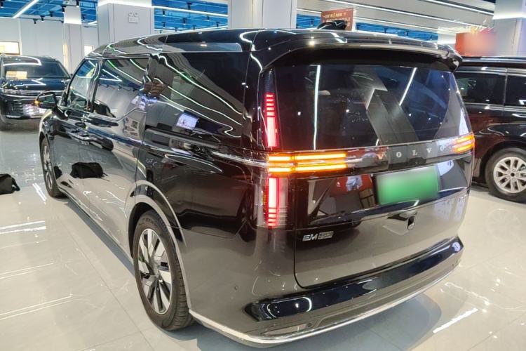 Volvo EM90 2025 — 4