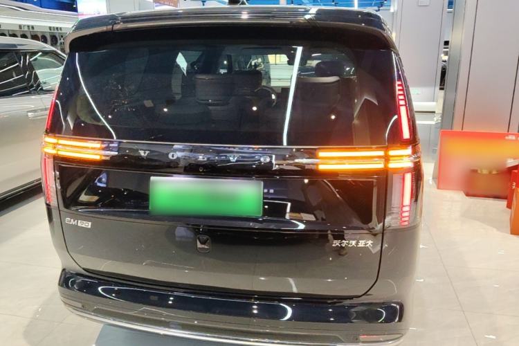 Volvo EM90 2025 — 5