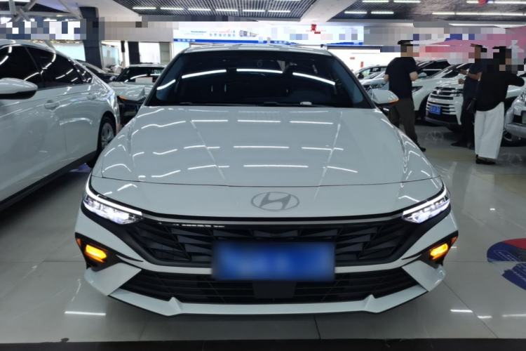 Hyundai Elantra 2023 — 2