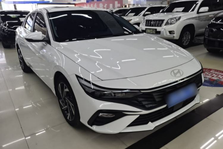 Hyundai Elantra 2023 — 3