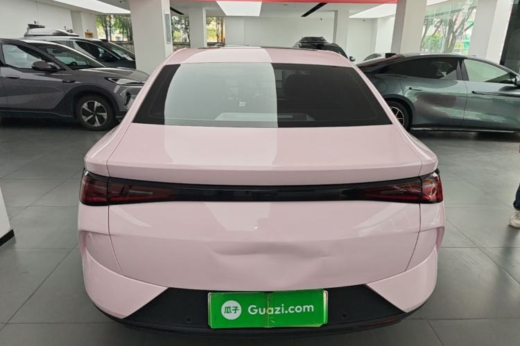 BYD e7 2025 — 5