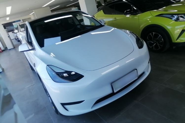 Tesla Model Y 2024 — 3