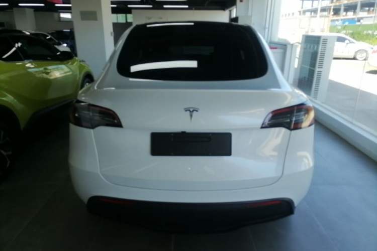 Tesla Model Y 2024 — 5