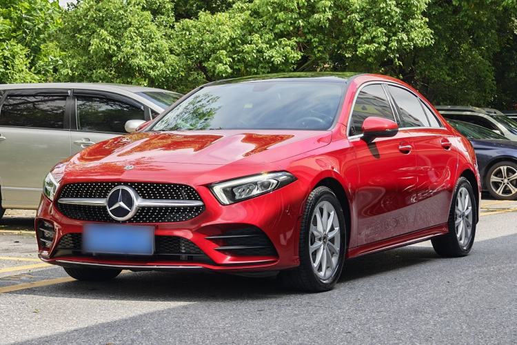 Mercedes-Benz A 200 L 2022 — фото 1