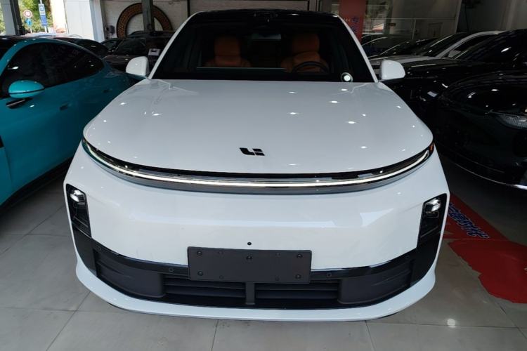 Li Auto L6 2025 — 2