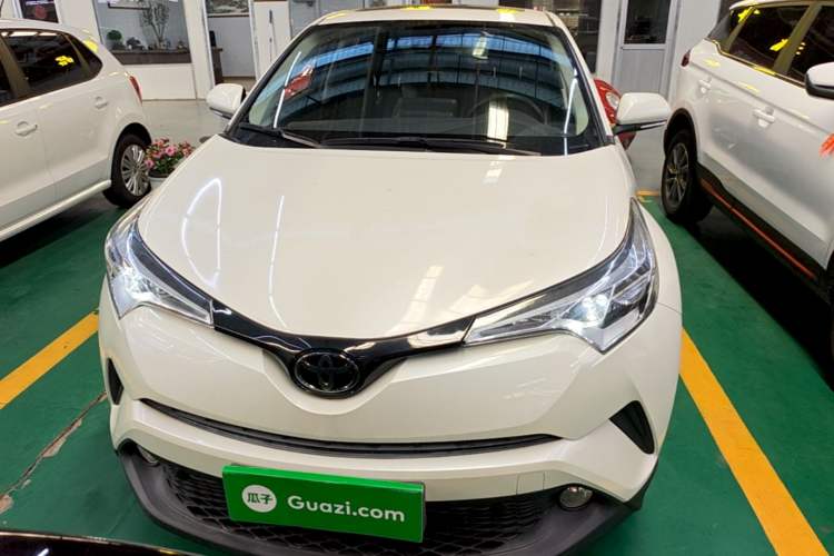 Toyota C-HR 2020 — фото 2