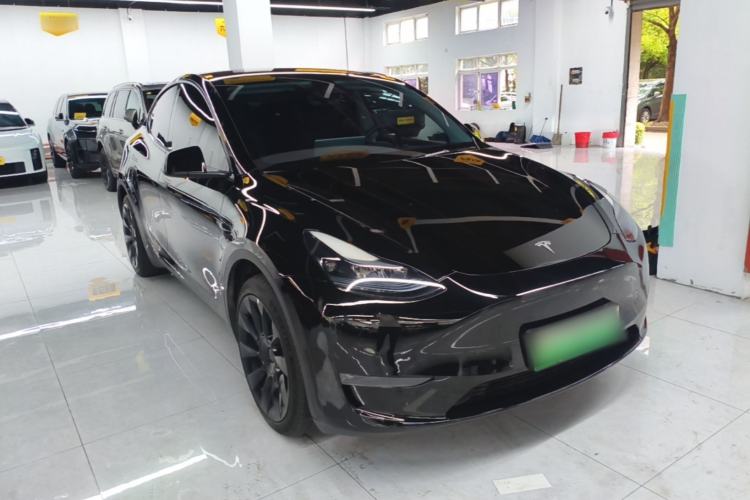 Tesla Model Y 2023 — 3