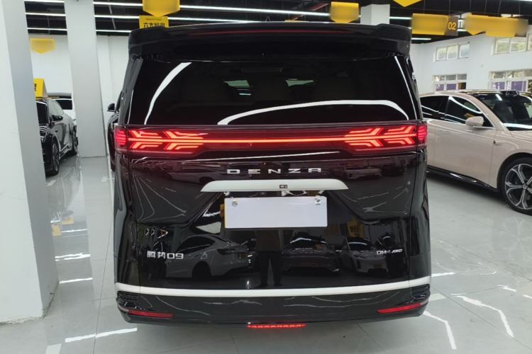 Denza D9 2024 — 5