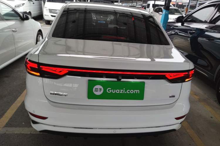 Geely Emgrand 2025 — 5