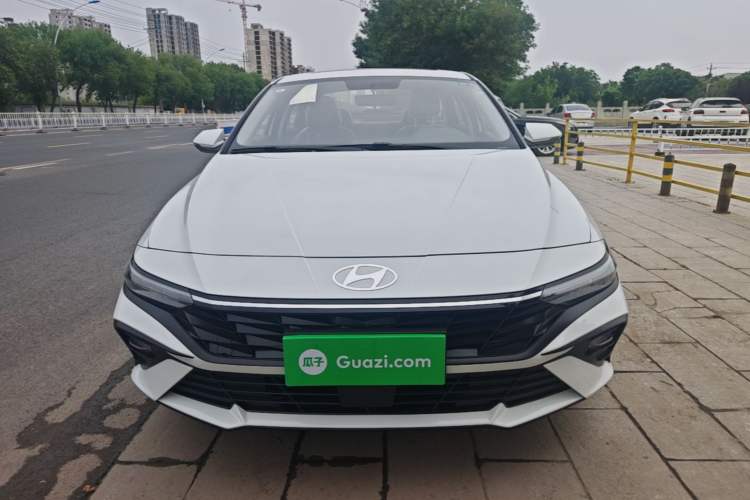 Hyundai Elantra 2023 — 2