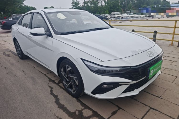 Hyundai Elantra 2023 — 3